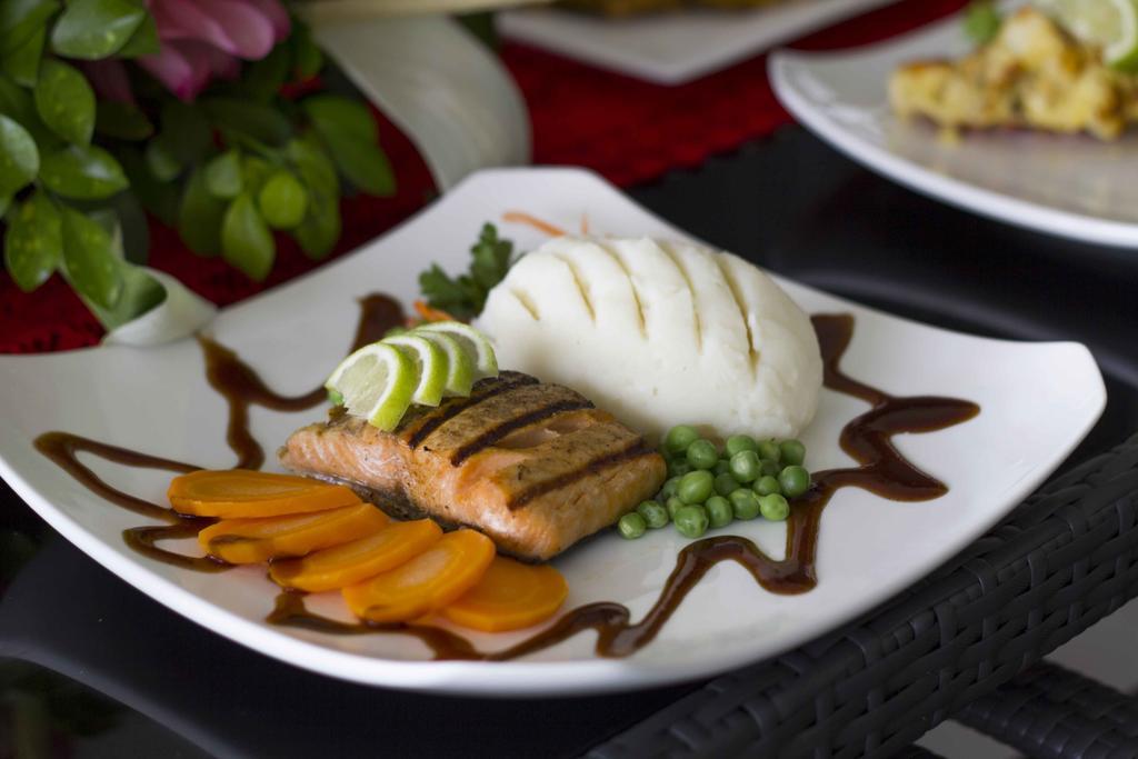 Crossroads Hotel Lae Omili 외부 사진
